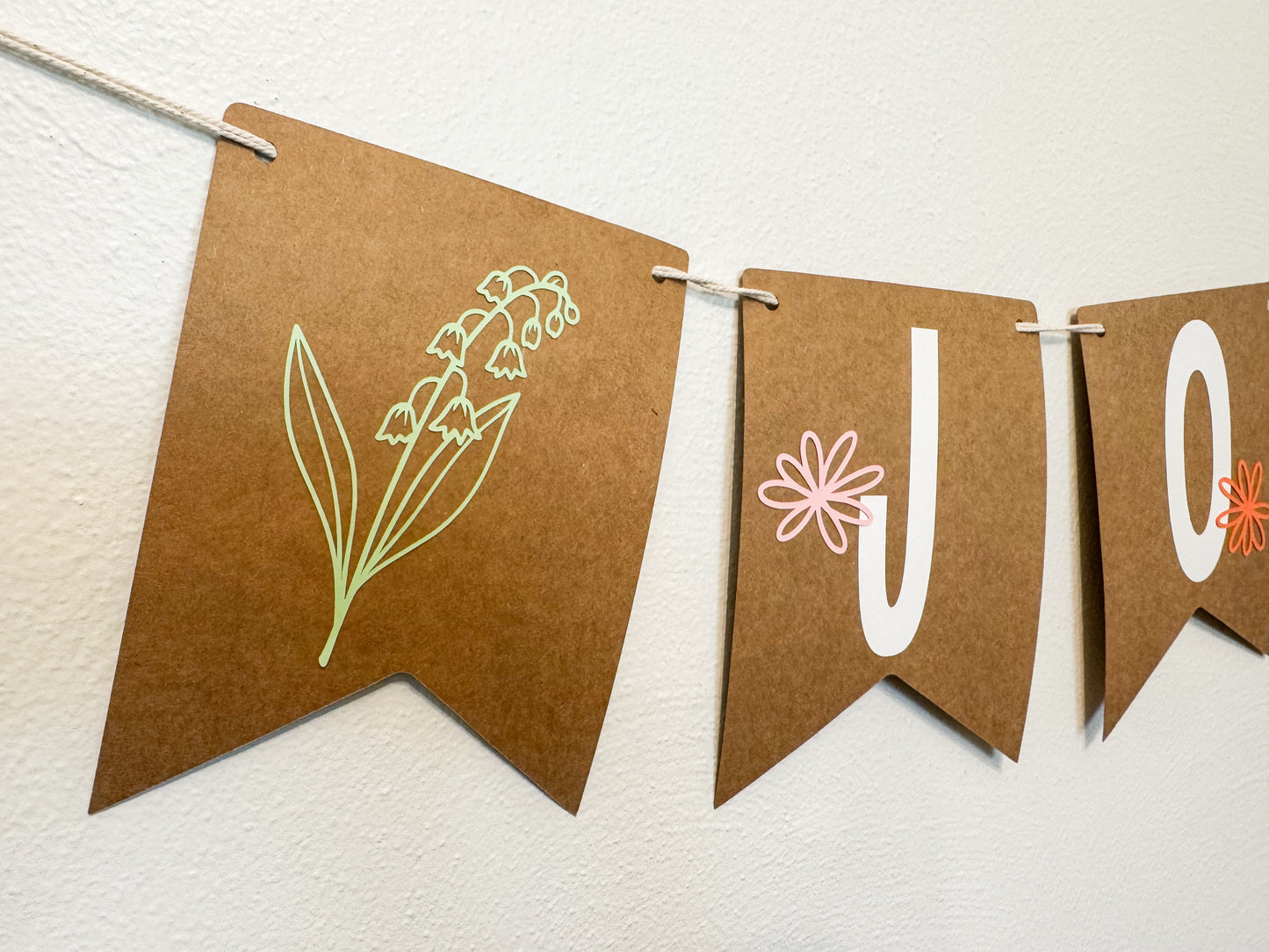 Personalized Birth Flower Name Banner – Kraft Paper Garland